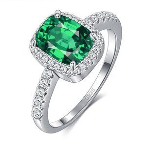 CLASSIC CUSHION EMERALD GREEN CUBIC ZIRCONIA RING